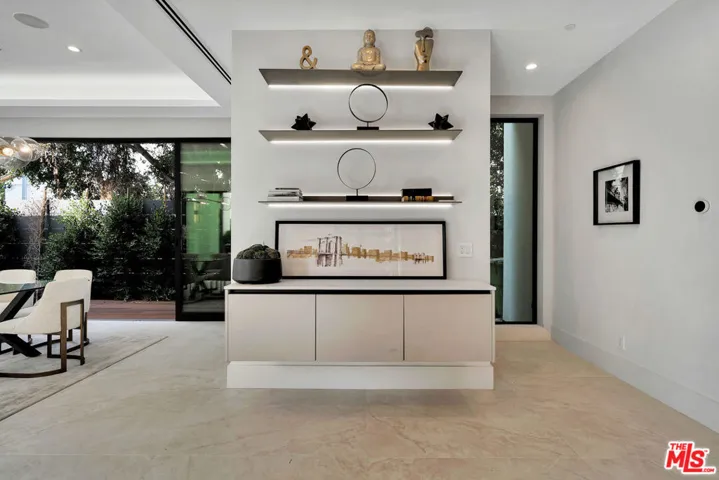 519 N Laurel Avenue, Los Angeles, California 90048