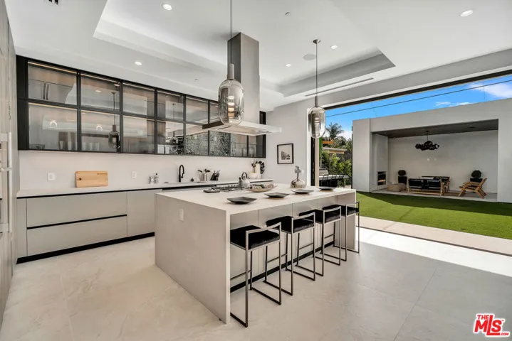 519 N Laurel Avenue, Los Angeles, California 90048