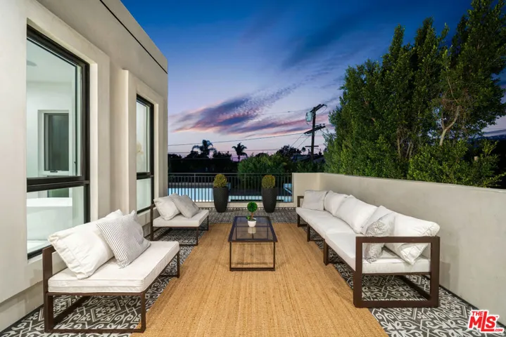 519 N Laurel Avenue, Los Angeles, California 90048