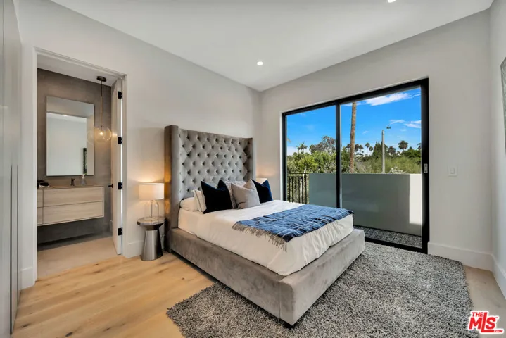 519 N Laurel Avenue, Los Angeles, California 90048
