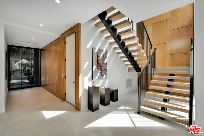 519 N Laurel Avenue, Los Angeles, California 90048