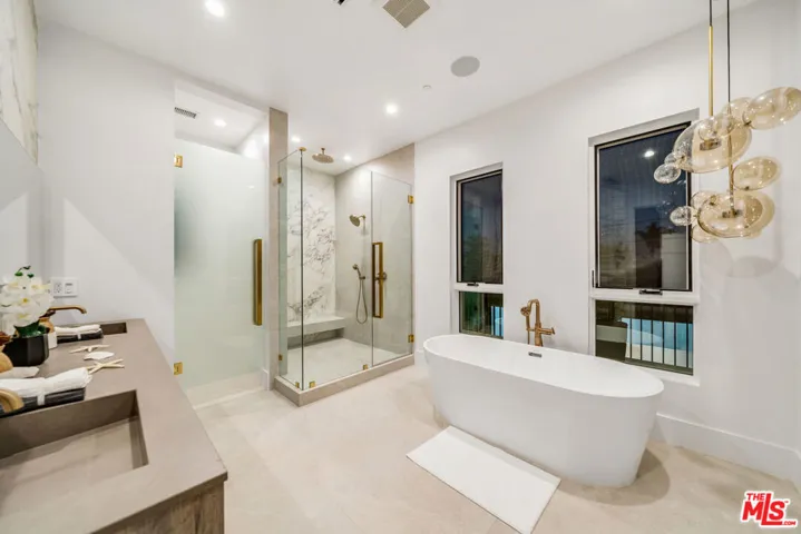 519 N Laurel Avenue, Los Angeles, California 90048
