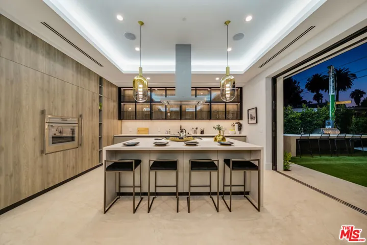 519 N Laurel Avenue, Los Angeles, California 90048
