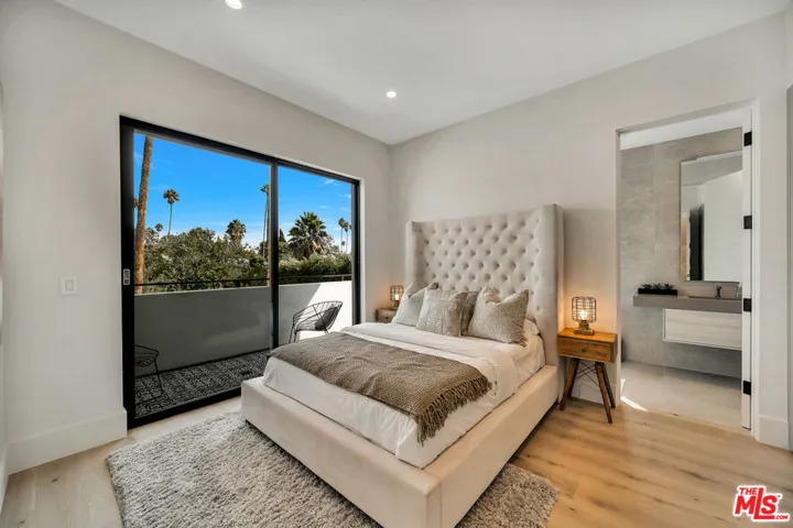 519 N Laurel Avenue, Los Angeles, California 90048