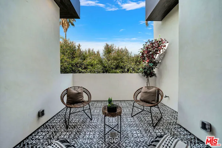 519 N Laurel Avenue, Los Angeles, California 90048