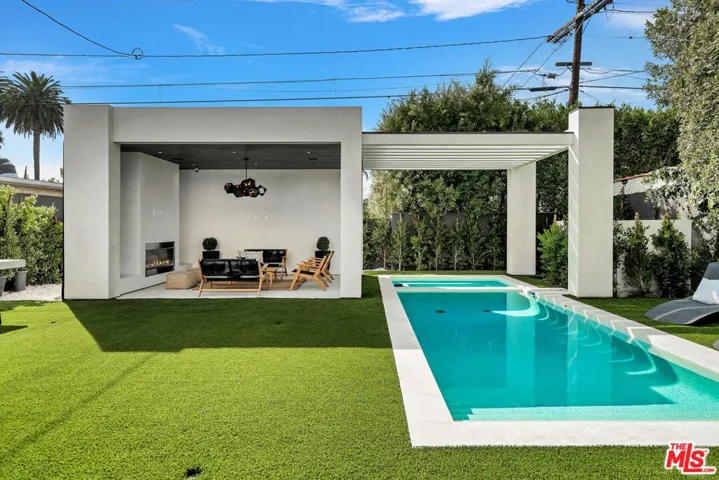 519 N Laurel Avenue, Los Angeles, California 90048