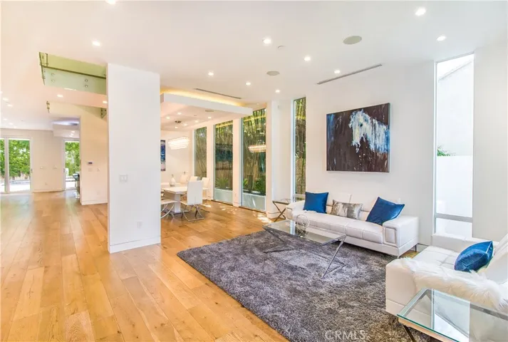 14818 Huston Street, Sherman Oaks, California 91403