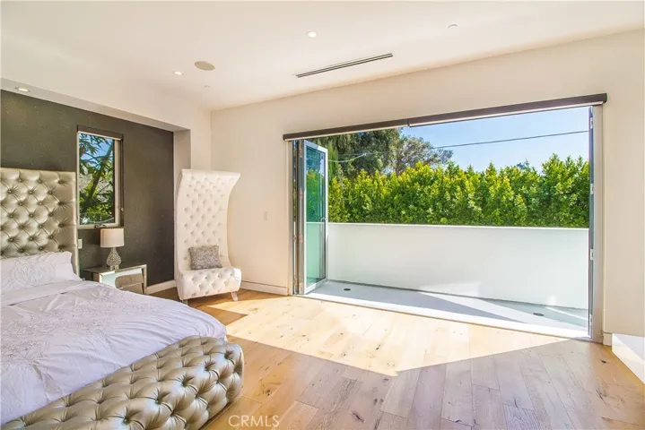 14818 Huston Street, Sherman Oaks, California 91403