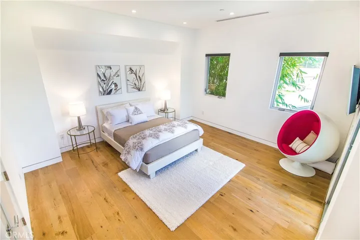 14818 Huston Street, Sherman Oaks, California 91403