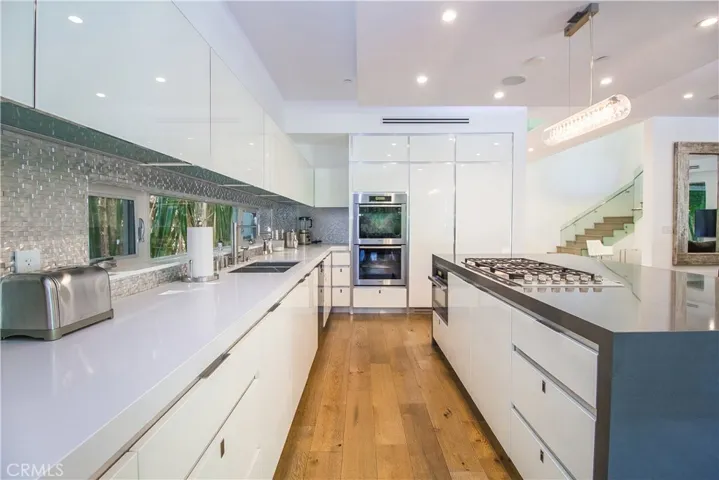 14818 Huston Street, Sherman Oaks, California 91403