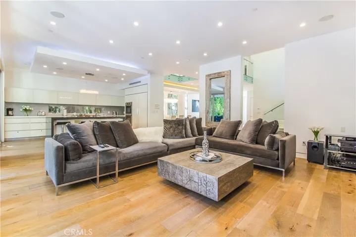 14818 Huston Street, Sherman Oaks, California 91403