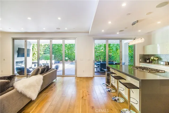 14818 Huston Street, Sherman Oaks, California 91403