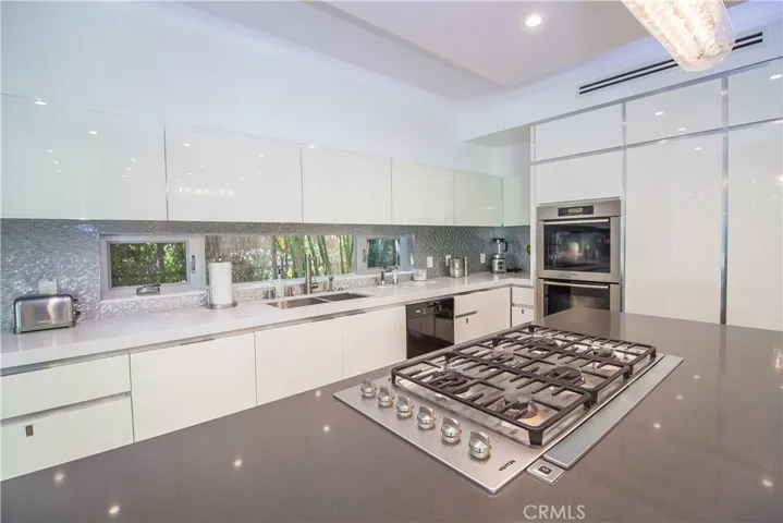 14818 Huston Street, Sherman Oaks, California 91403