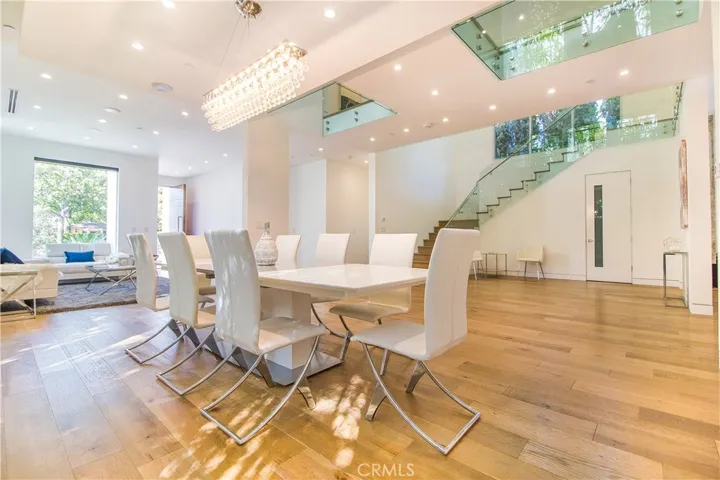 14818 Huston Street, Sherman Oaks, California 91403