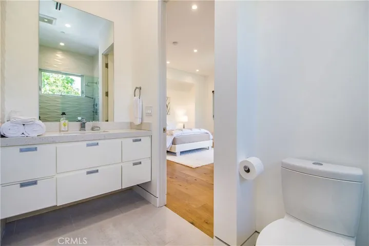 14818 Huston Street, Sherman Oaks, California 91403