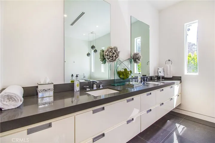 14818 Huston Street, Sherman Oaks, California 91403