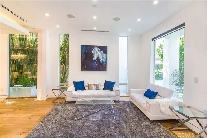 14818 Huston Street, Sherman Oaks, California 91403