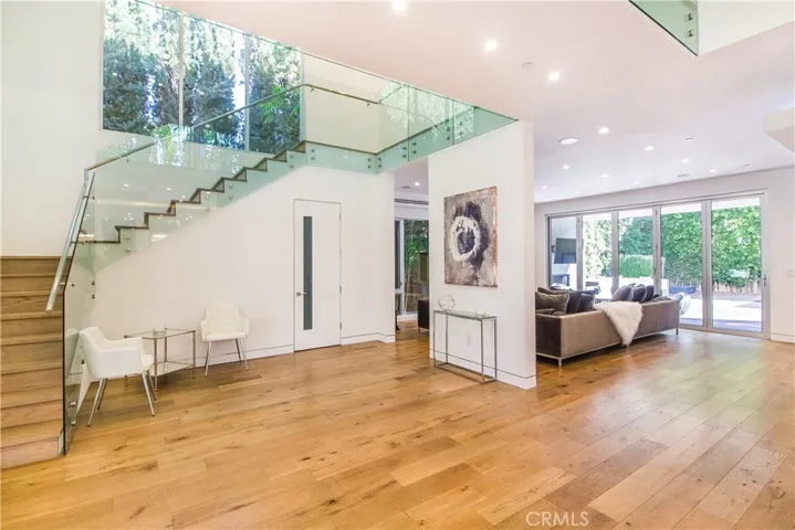 14818 Huston Street, Sherman Oaks, California 91403