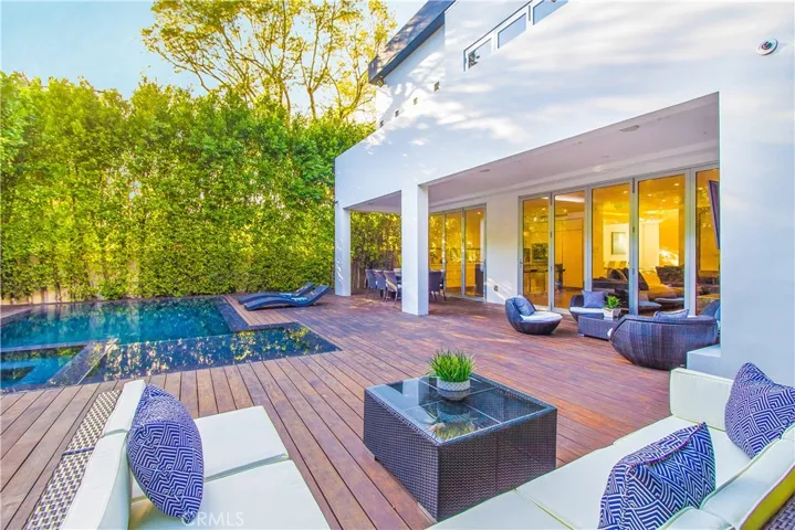 14818 Huston Street, Sherman Oaks, California 91403