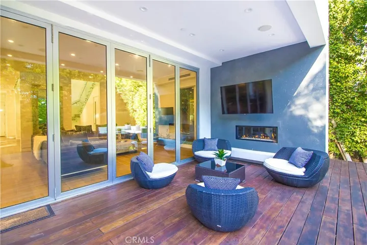 14818 Huston Street, Sherman Oaks, California 91403