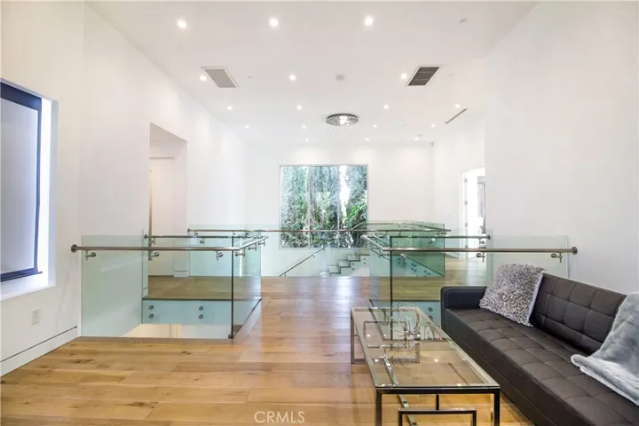 14818 Huston Street, Sherman Oaks, California 91403