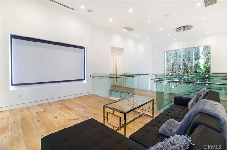 14818 Huston Street, Sherman Oaks, California 91403