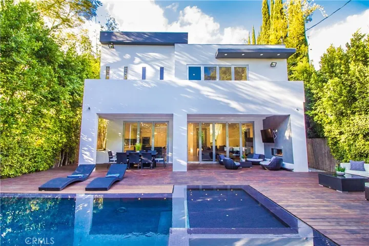14818 Huston Street, Sherman Oaks, California 91403