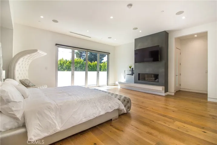 14818 Huston Street, Sherman Oaks, California 91403