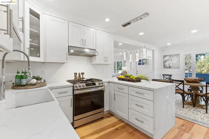 877 Alma Pl, Oakland, California 94610