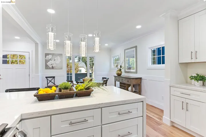 877 Alma Pl, Oakland, California 94610