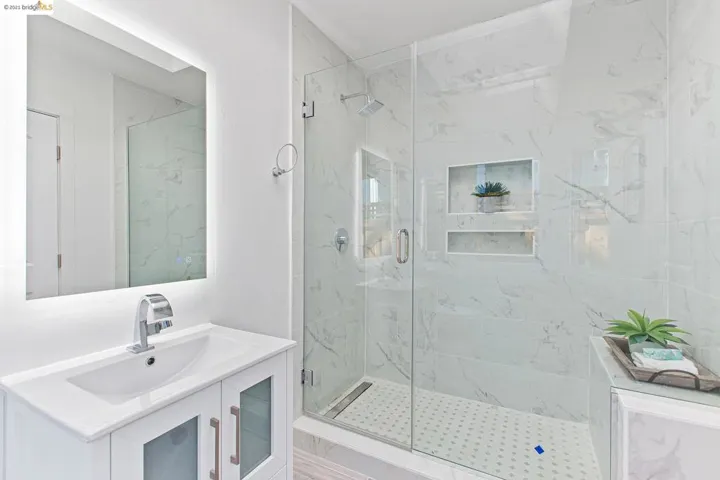 877 Alma Pl, Oakland, California 94610