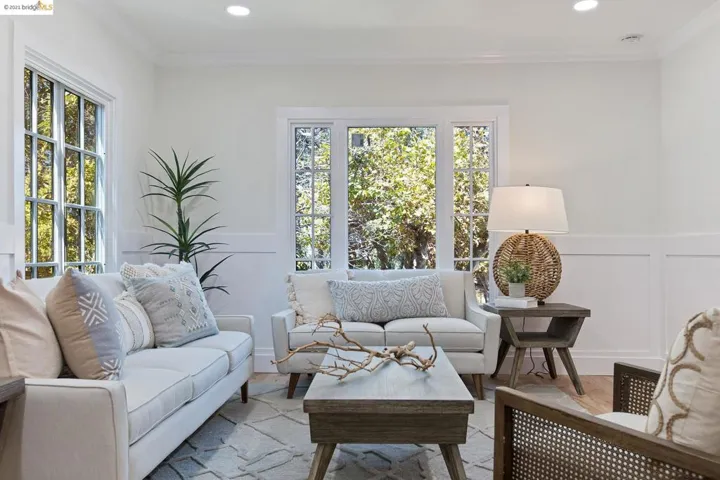877 Alma Pl, Oakland, California 94610