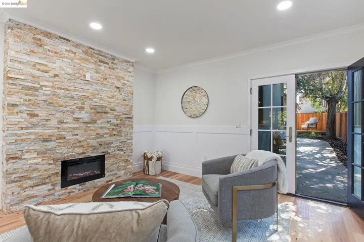 877 Alma Pl, Oakland, California 94610