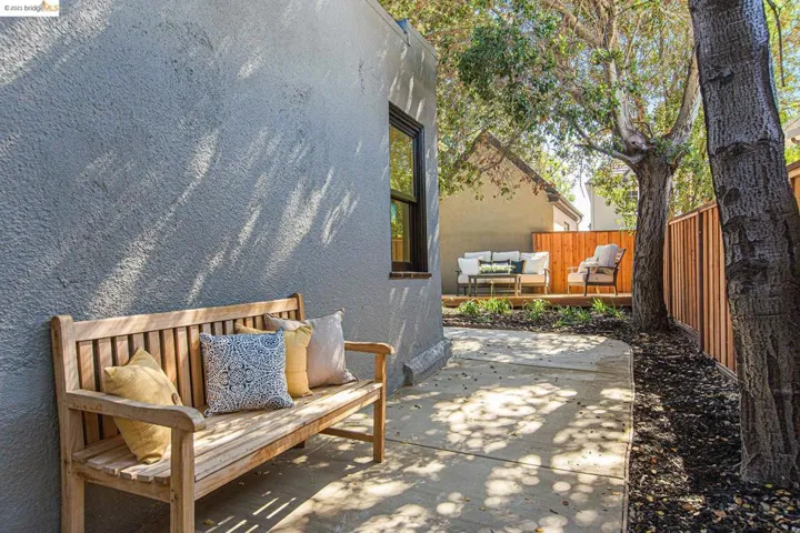 877 Alma Pl, Oakland, California 94610