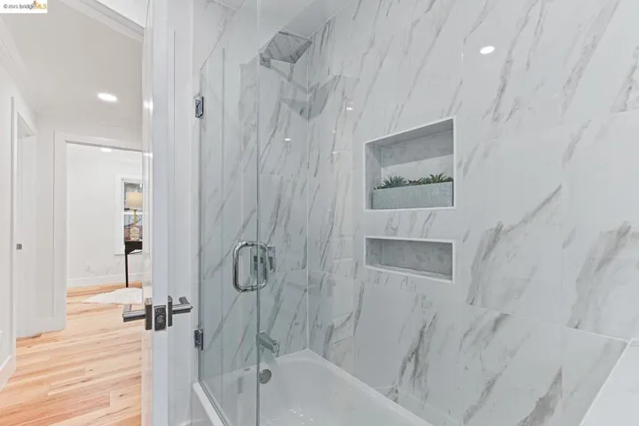 877 Alma Pl, Oakland, California 94610