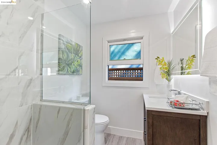 877 Alma Pl, Oakland, California 94610