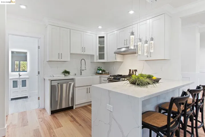 877 Alma Pl, Oakland, California 94610