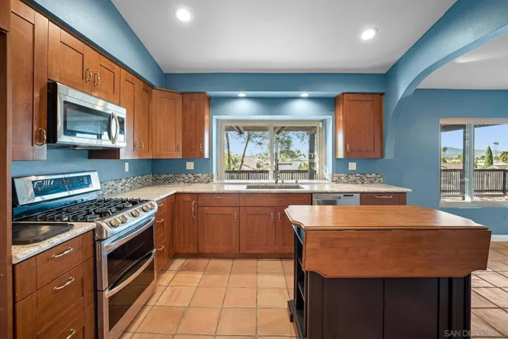 1561 Vaquero Gln, Escondido, California 92026