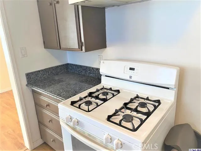 10158 Mcclemont Avenue, Tujunga, California 91042