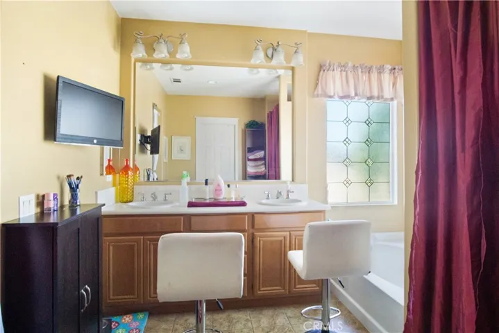 2033 Becket Court, San Jacinto, California 92583