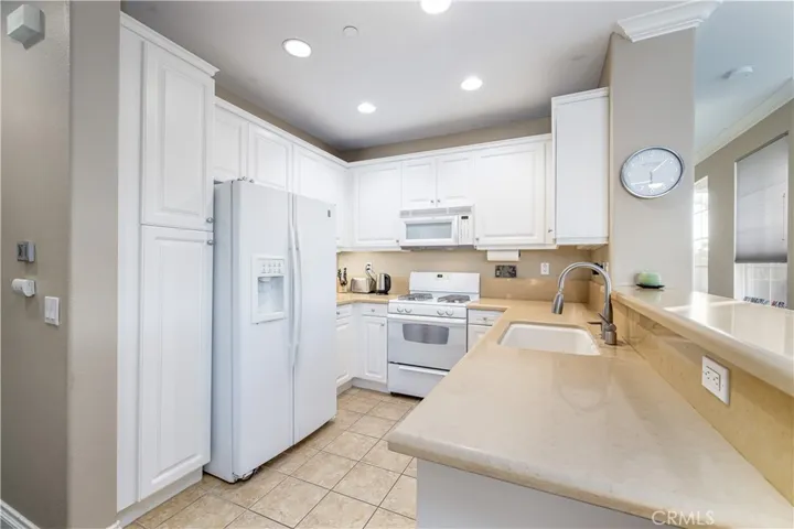 27261 Riverview Lane, Valencia, California 91354