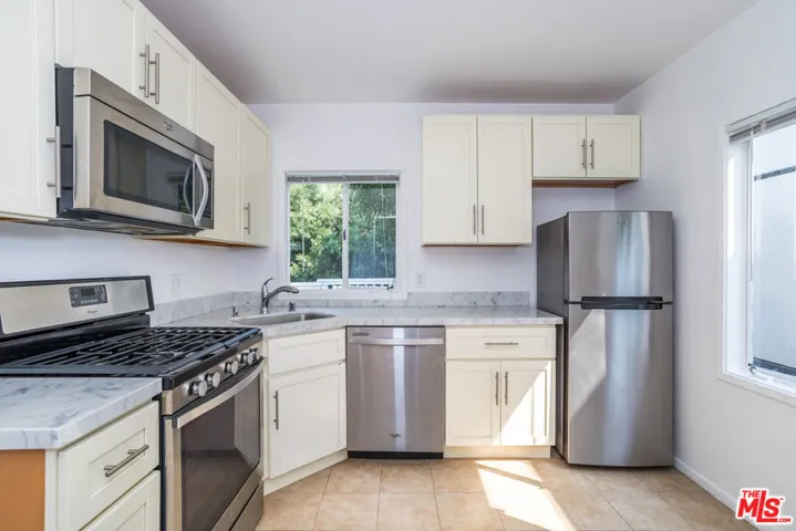 7642 Lexington Avenue, West Hollywood, California 90046