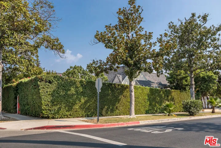7642 Lexington Avenue, West Hollywood, California 90046