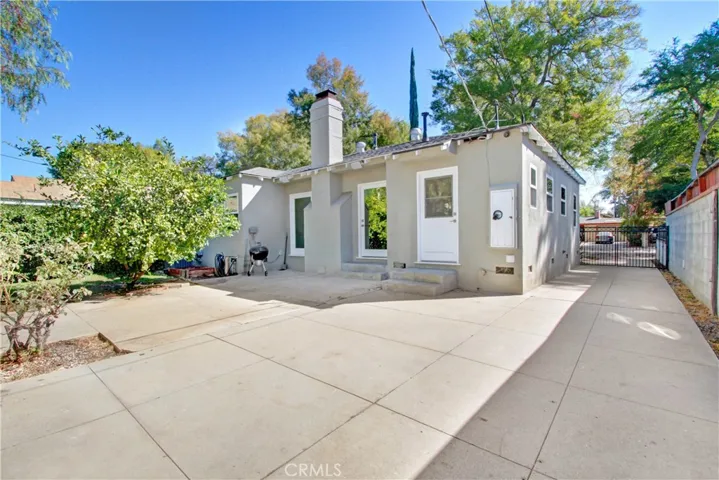 5733 Buffalo Avenue, Valley Glen, California 91401