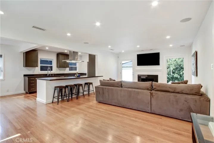 5733 Buffalo Avenue, Valley Glen, California 91401