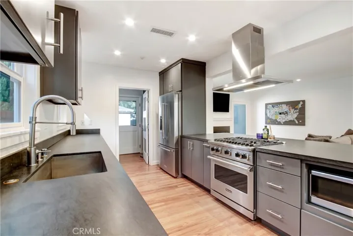 5733 Buffalo Avenue, Valley Glen, California 91401