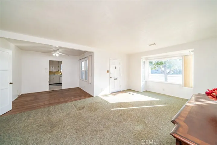 Dinning area Showing Kitchen entry