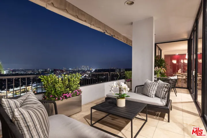1100 Alta Loma Road 16b, West Hollywood, California 90069