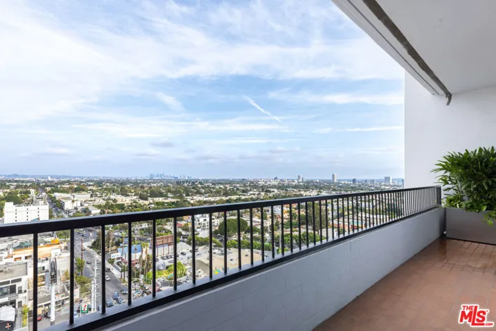 1100 Alta Loma Road 16b, West Hollywood, California 90069