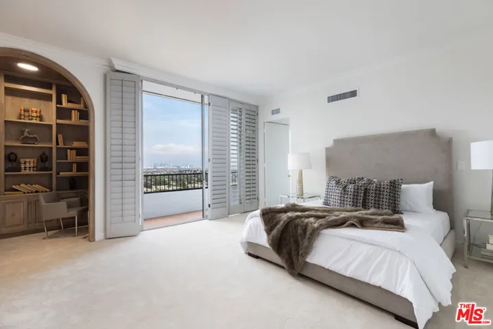 1100 Alta Loma Road 16b, West Hollywood, California 90069